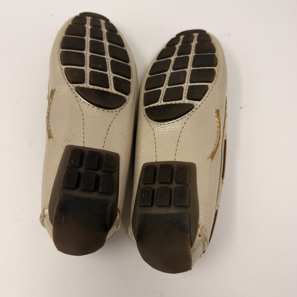Clark's Artisan Women's 7.5 Gold Driving Moccasins Metallic Loafers Bow Detail - Picture 9 of 9